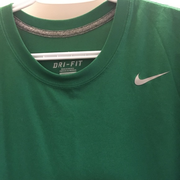 Men’s Nike tee - Picture 2 of 4